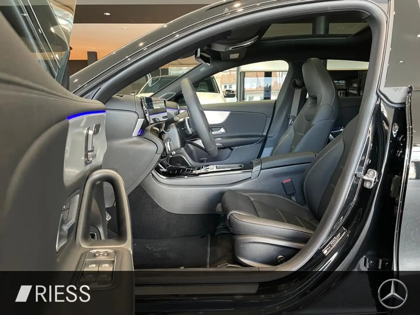 Mercedes-Benz CLA 200 d SB AMG+PANO+AHK+HUD+STDHZG+DISTR+KEYL+ Schwarz - 2