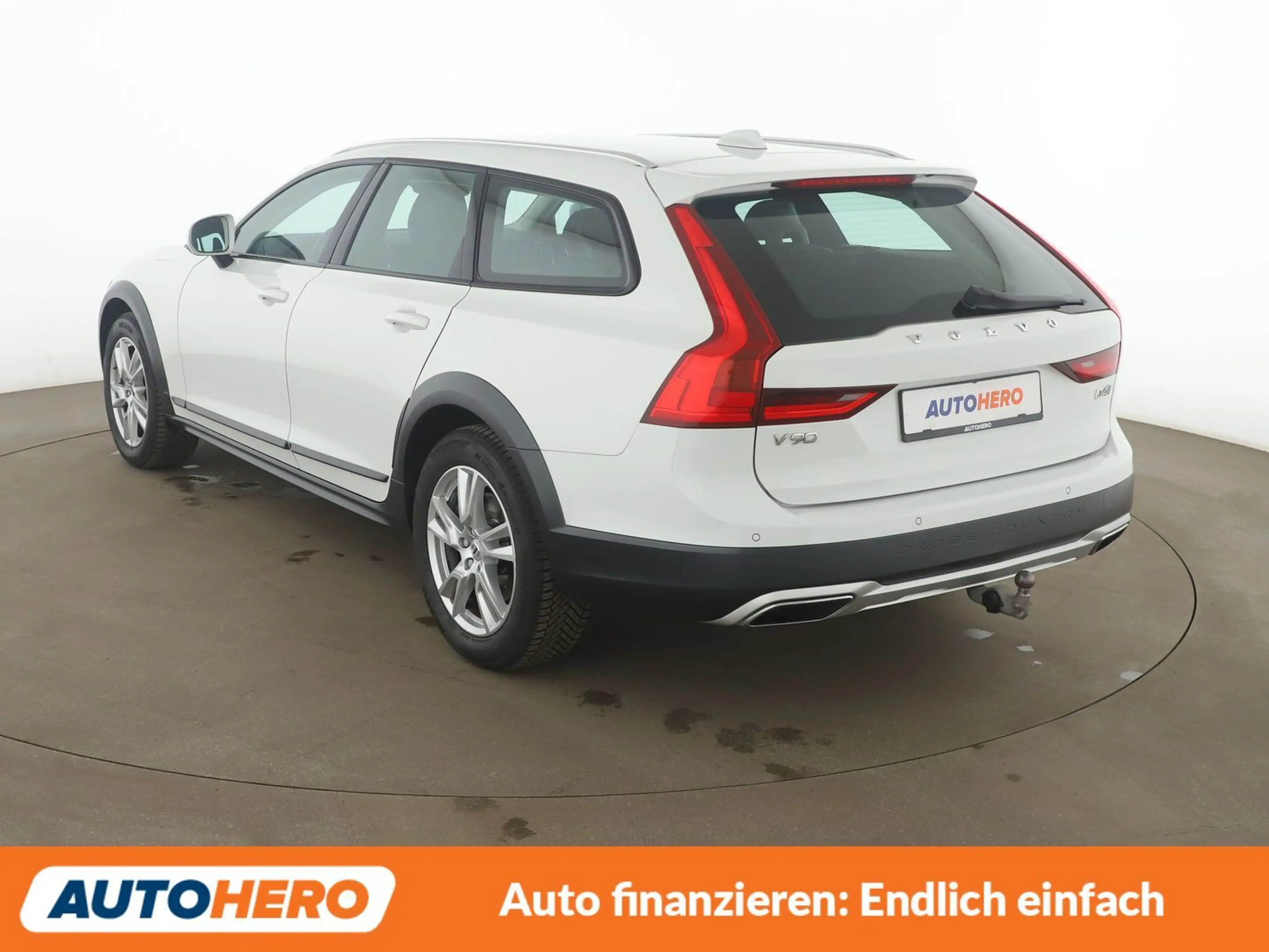 Volvo V90 Cross Country 2.0 D4 AWD Aut.*NAV*LED*ACC*PDC*SHZ*AHK*BT* — photo 4