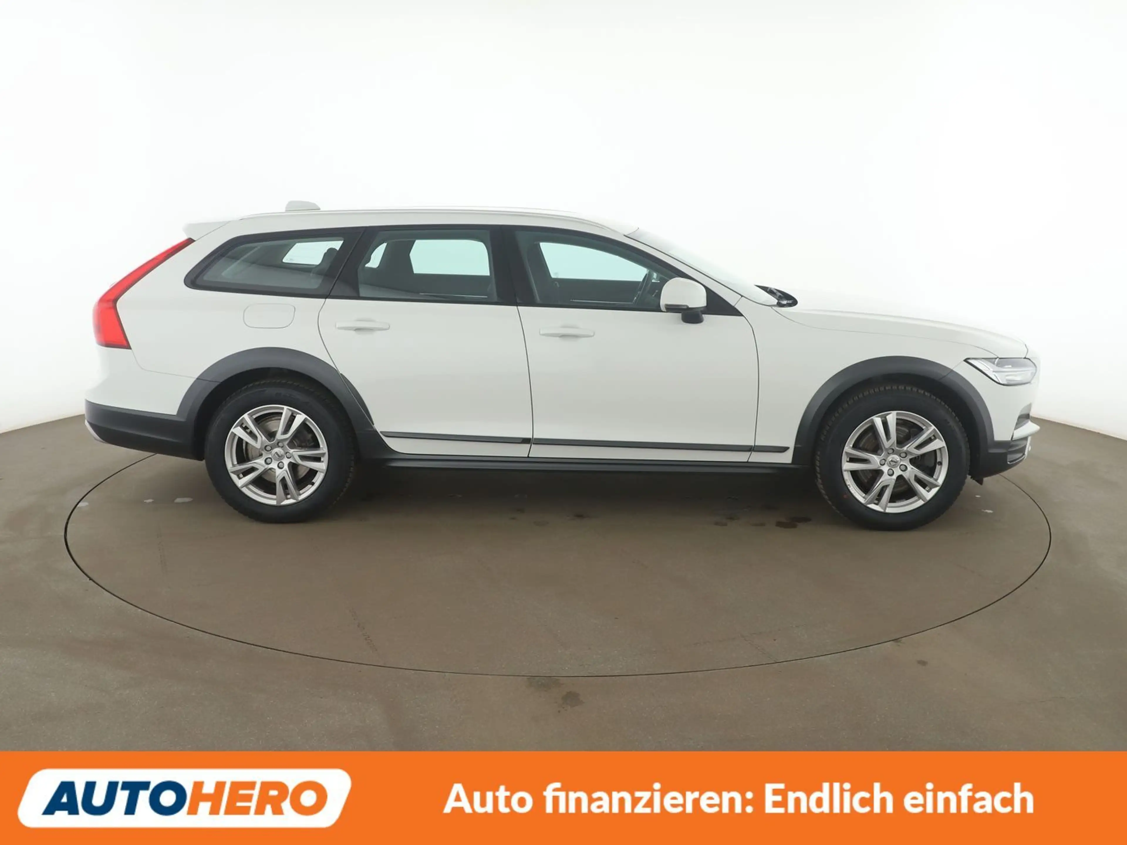 Volvo V90 Cross Country 2.0 D4 AWD Aut.*NAV*LED*ACC*PDC*SHZ*AHK*BT* — photo 7