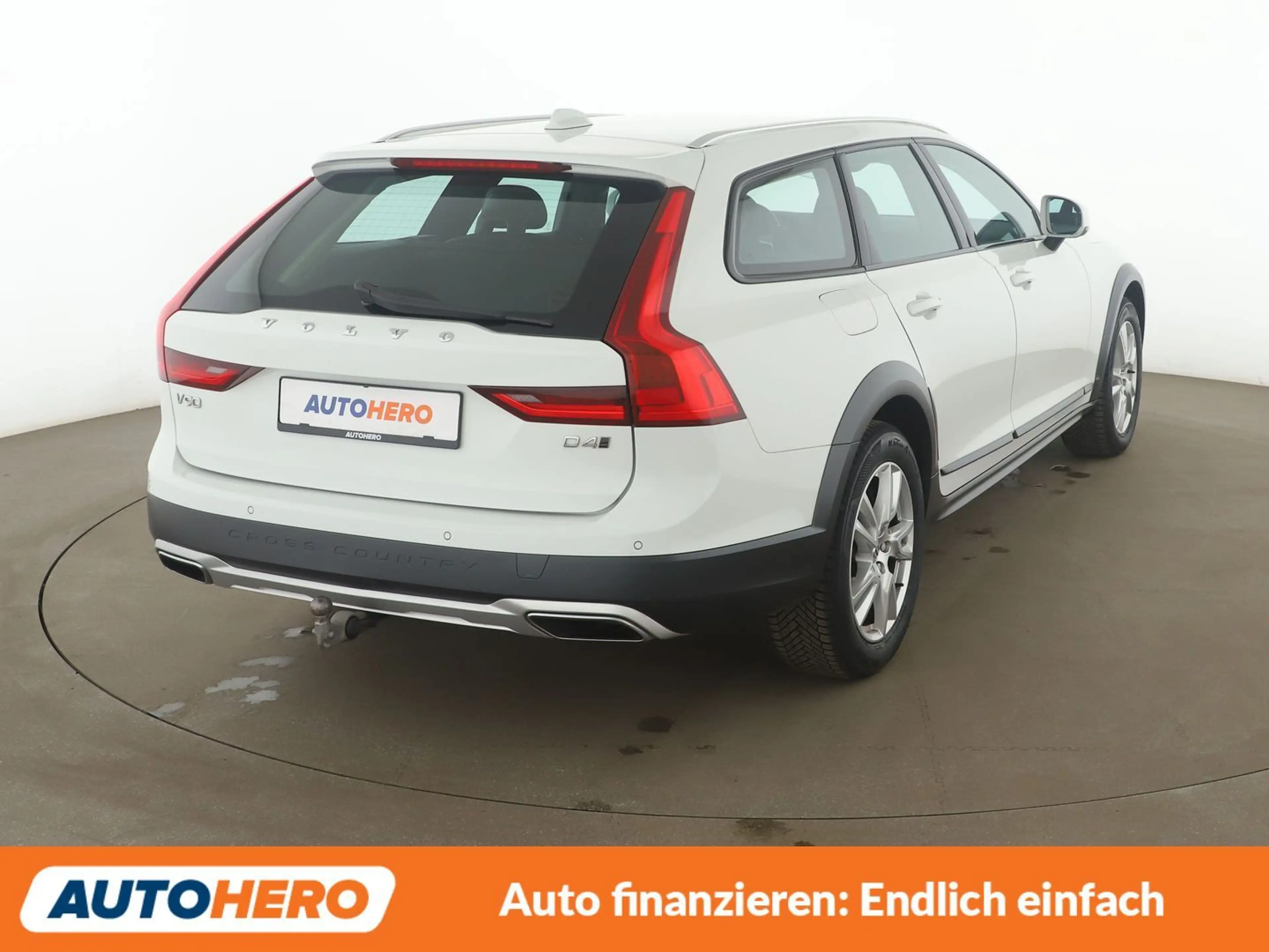 Volvo V90 Cross Country 2.0 D4 AWD Aut.*NAV*LED*ACC*PDC*SHZ*AHK*BT* — photo 6