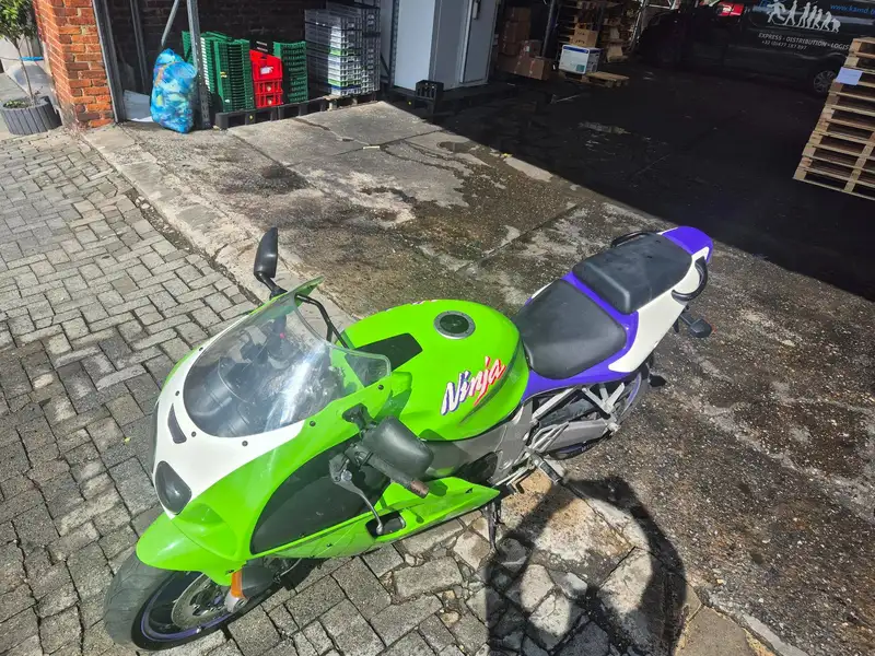 Kawasaki Ninja ZX-7R - foto 5