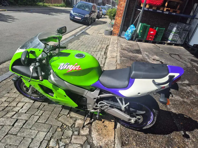 Kawasaki Ninja ZX-7R - foto 3