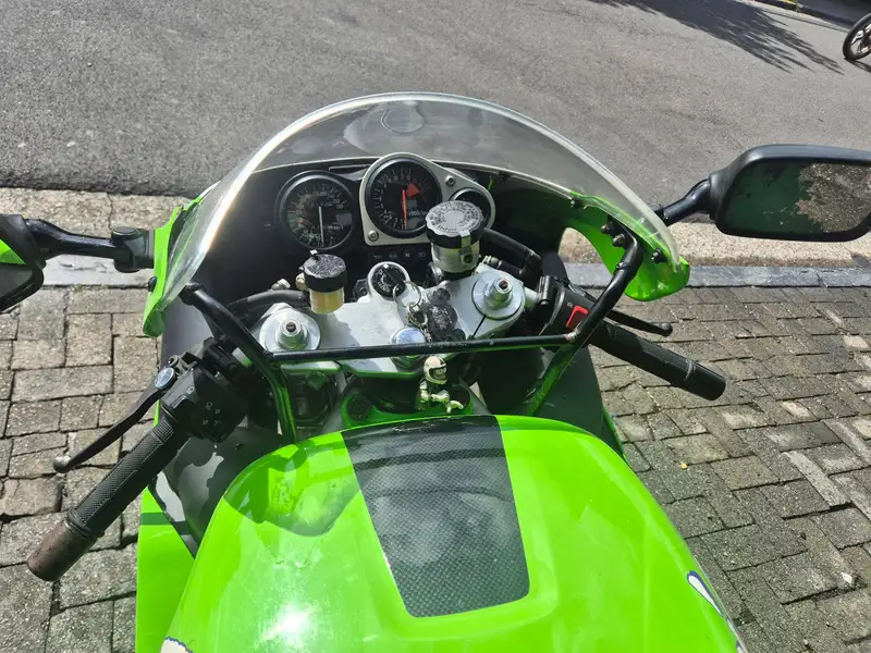 Kawasaki Ninja ZX-7R - foto 8