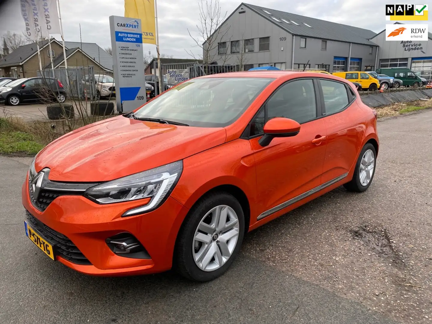 Renault Clio 1.6 E-Tech Hybrid 140 Business Zen 15000 KM !!! Oranje - 1