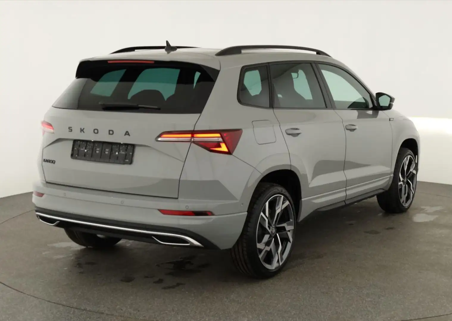 Skoda Karoq Sportline 1.5 TSI DSG Sportline, Pano, AHK, Nav... Grau - 2