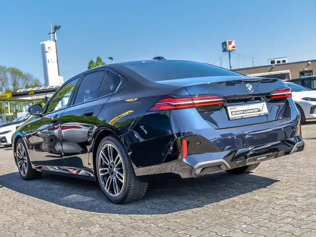 BMW 5 Series view 7