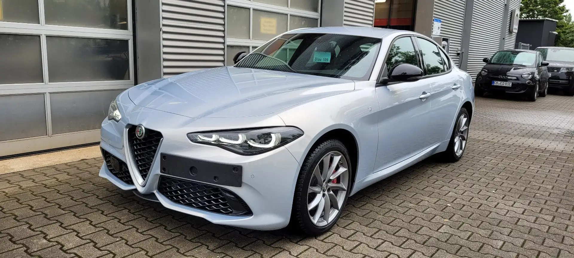 Alfa Romeo Giulia MY23 Ti 2.0 Turbo 16V 206kW (280 PS) Q4 Grau - 2