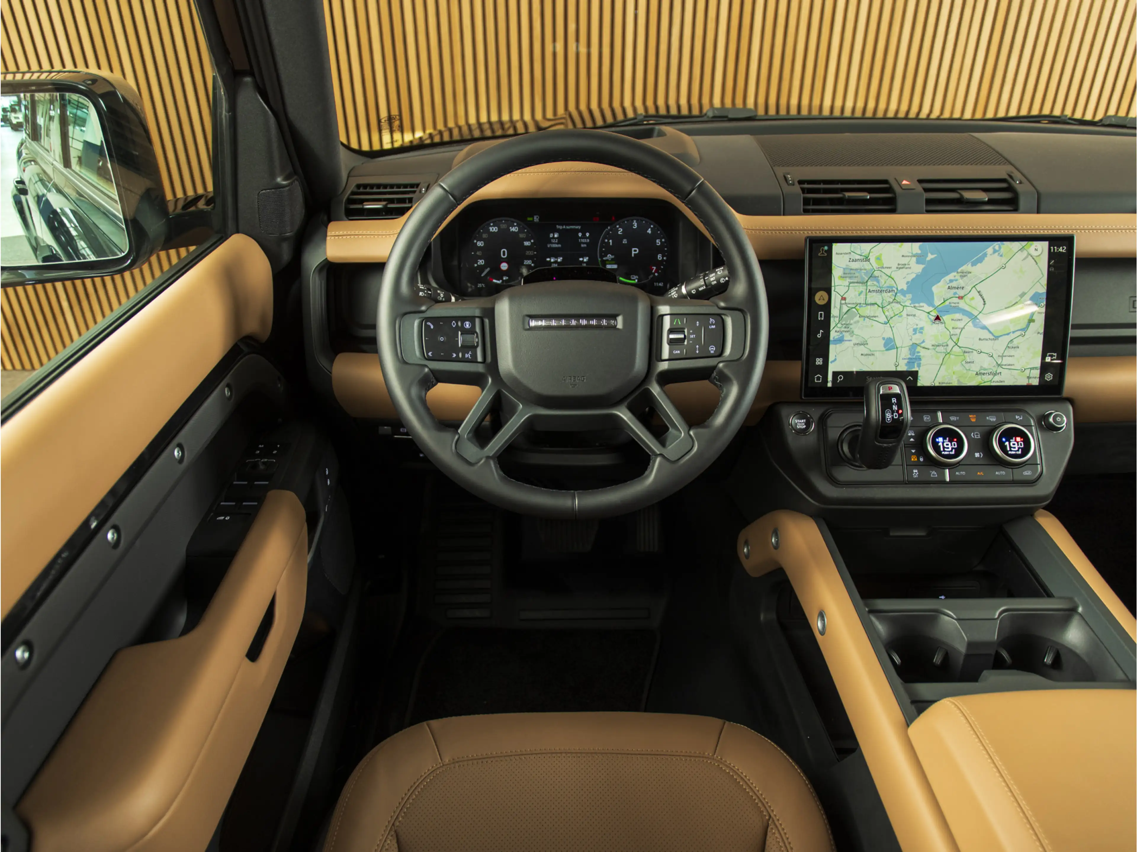 Land Rover Defender 110 2.0 P300e 110 X-Dynamic HSE MY26 | PANO | HUD — photo 12