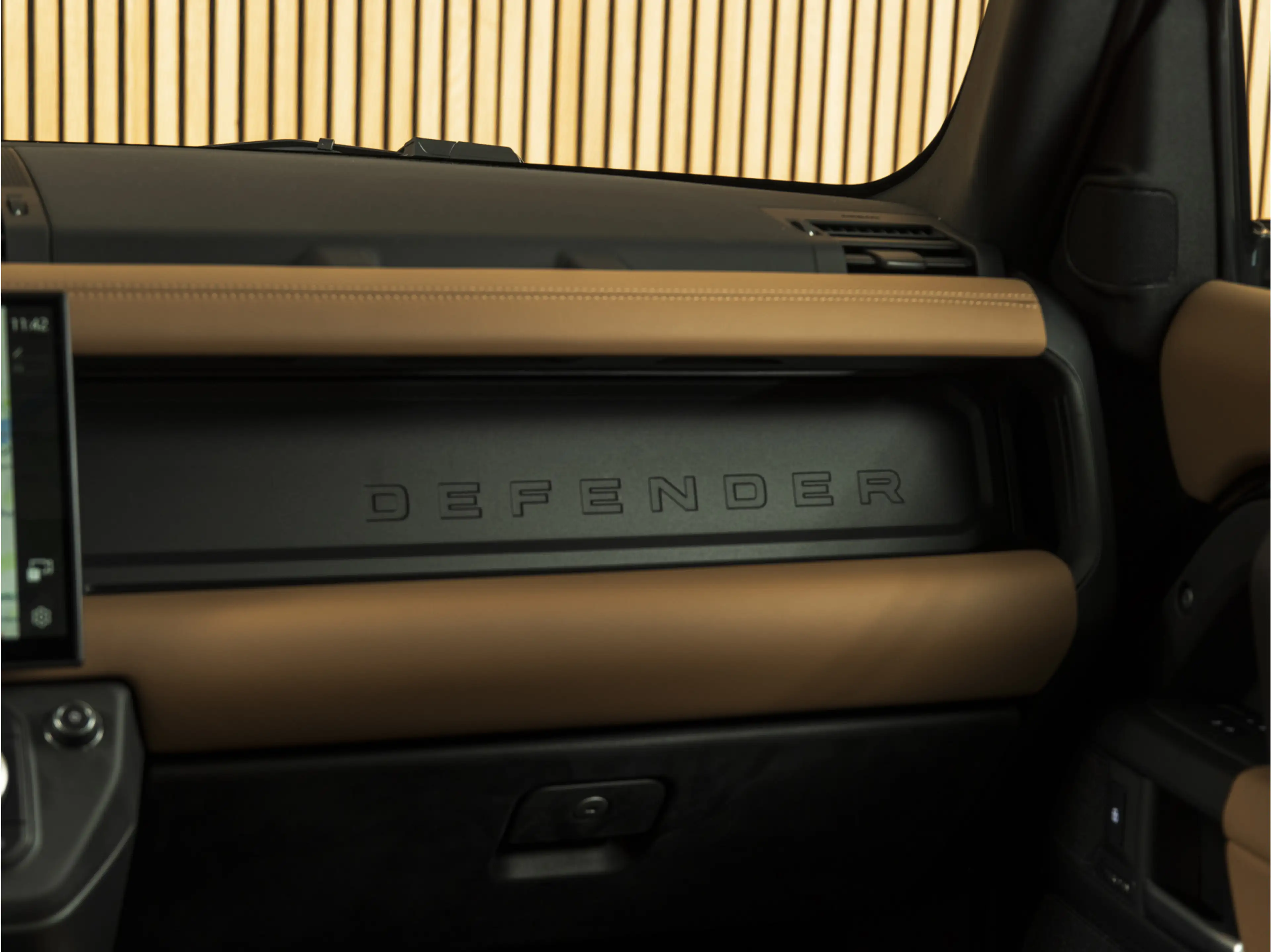 Land Rover Defender 110 2.0 P300e 110 X-Dynamic HSE MY26 | PANO | HUD — photo 25