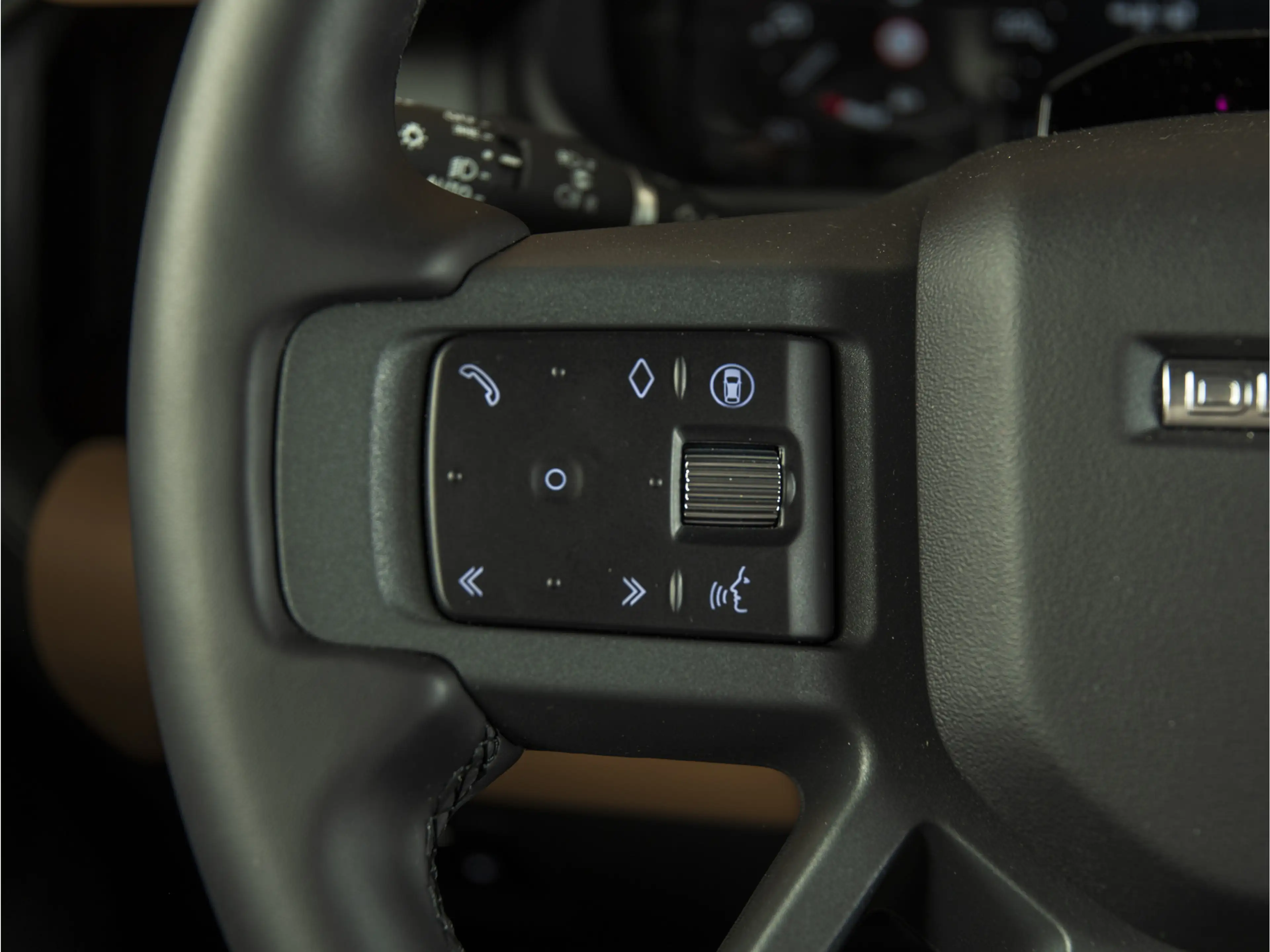 Land Rover Defender 110 2.0 P300e 110 X-Dynamic HSE MY26 | PANO | HUD — photo 18