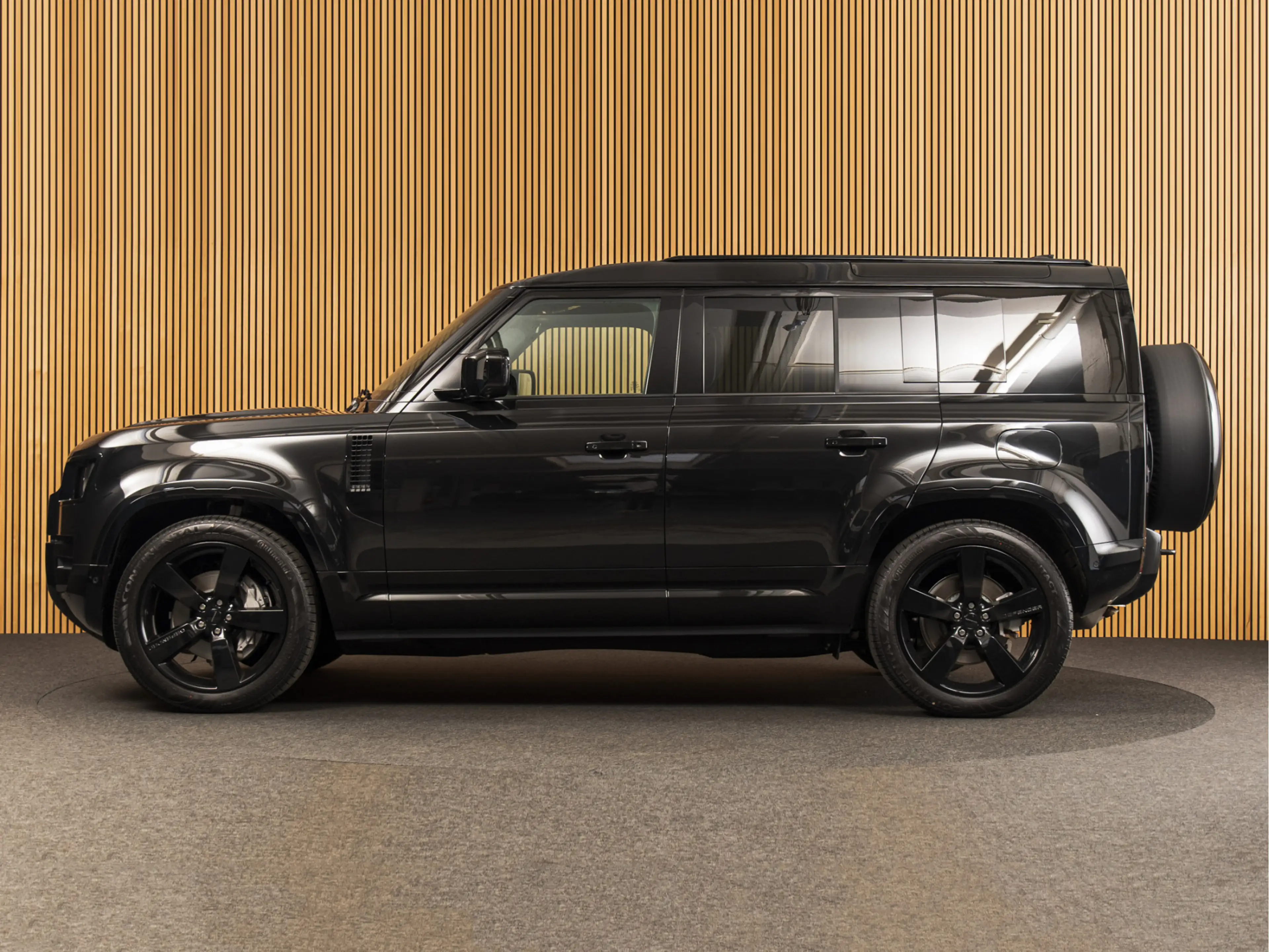 Land Rover Defender 110 2.0 P300e 110 X-Dynamic HSE MY26 | PANO | HUD — photo 2