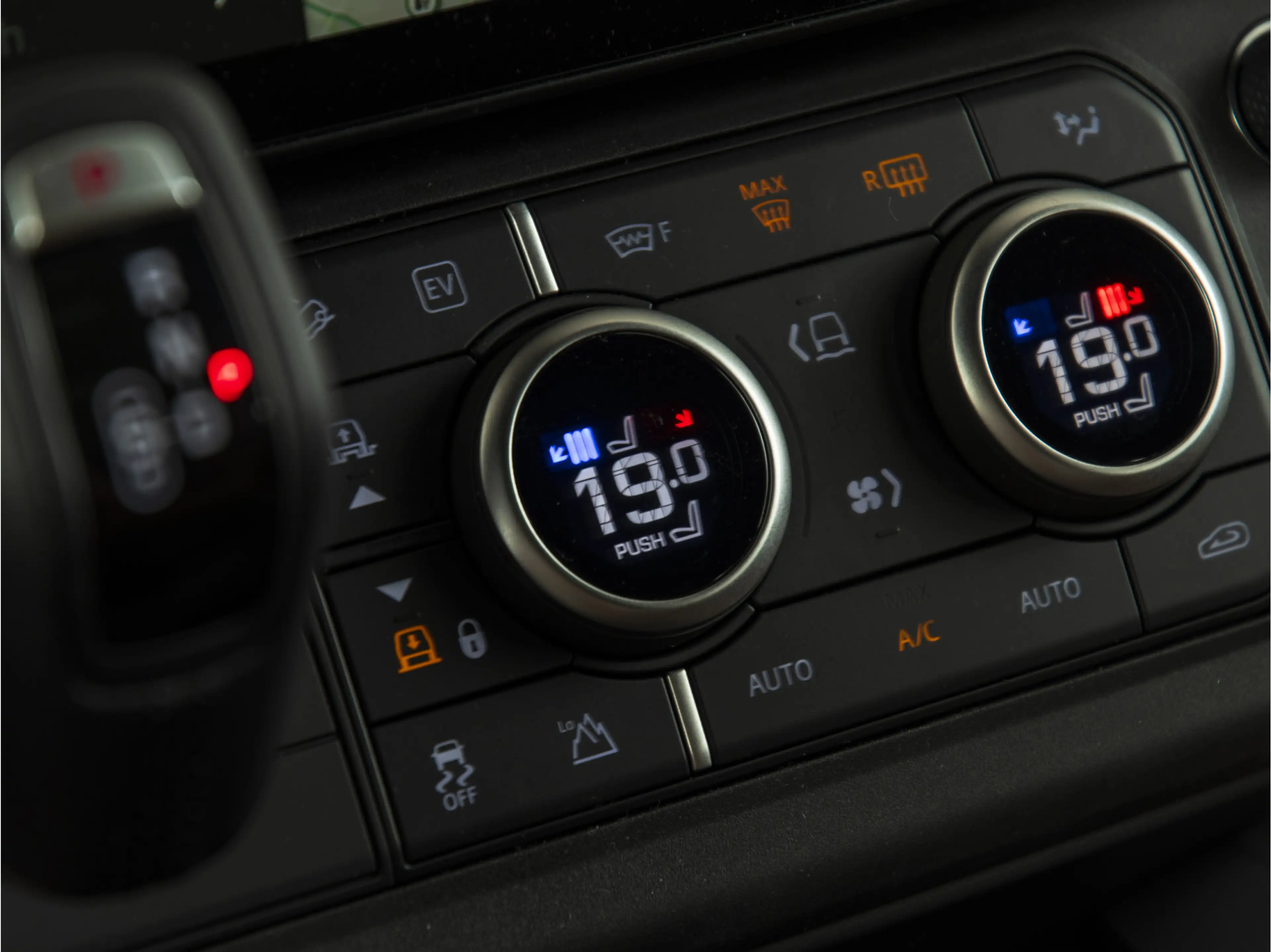 Land Rover Defender 110 2.0 P300e 110 X-Dynamic HSE MY26 | PANO | HUD — photo 23