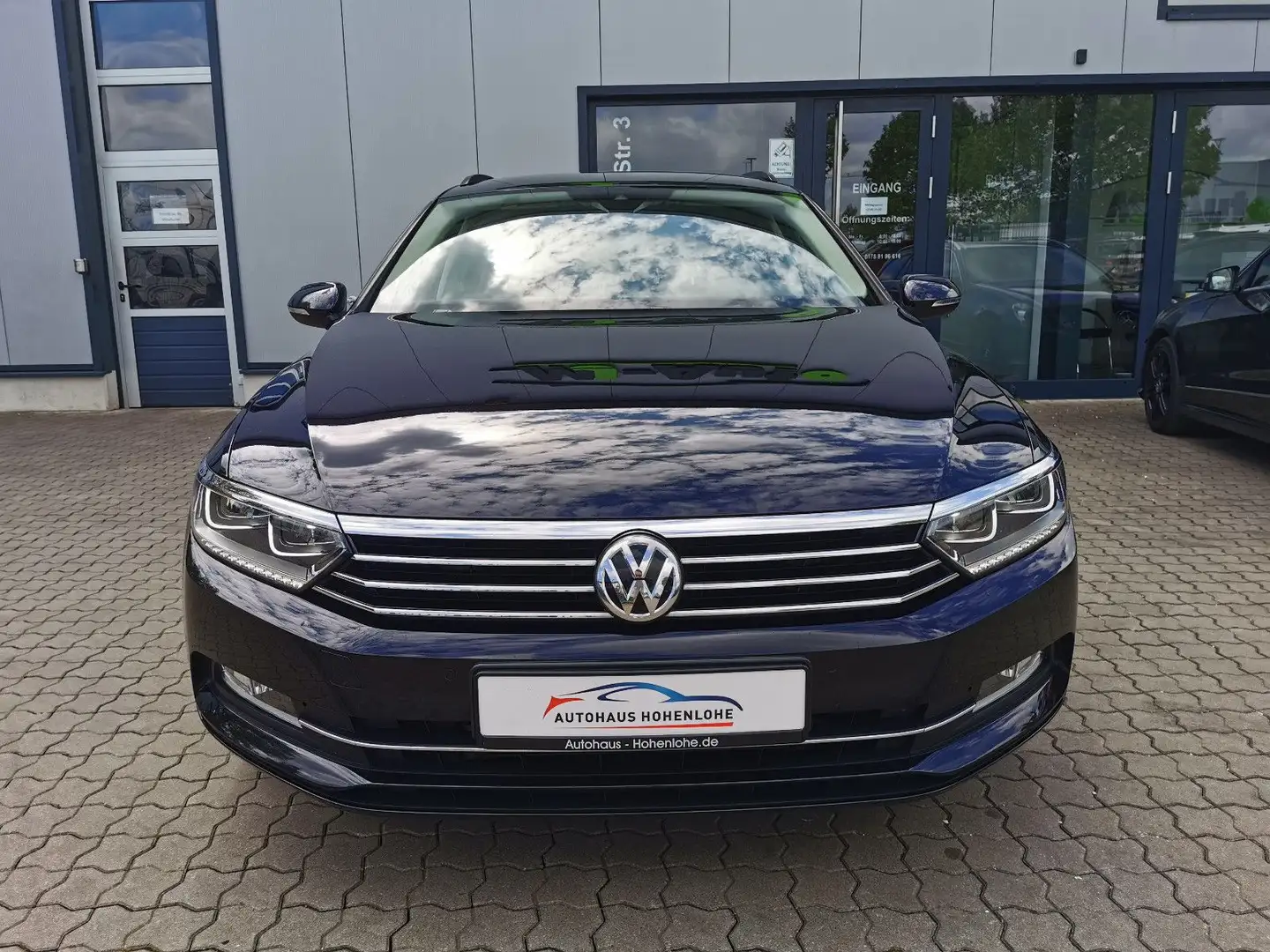 Volkswagen Passat Variant 2,0TDI NAVI AID LED APP Zwart - 2
