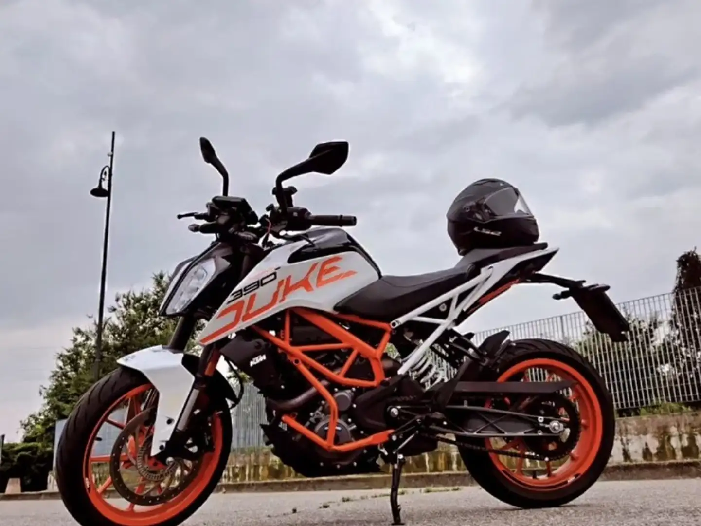 KTM 390 Duke Bianco - 1