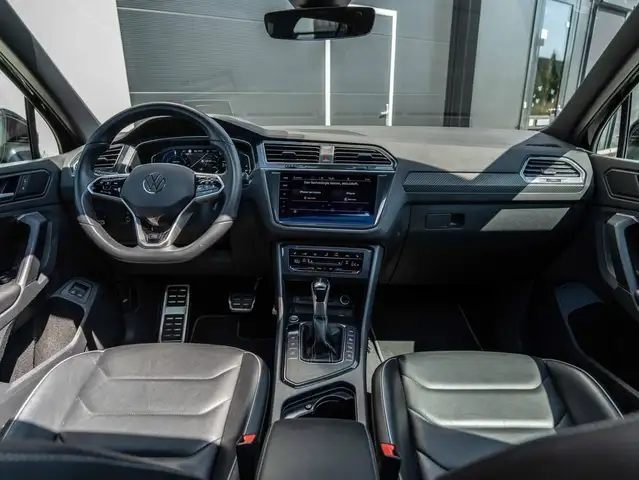 Volkswagen Tiguan view 3