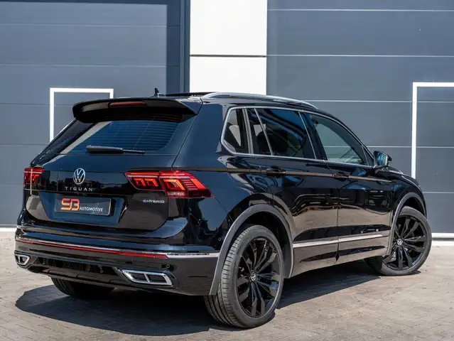 Volkswagen Tiguan view 2