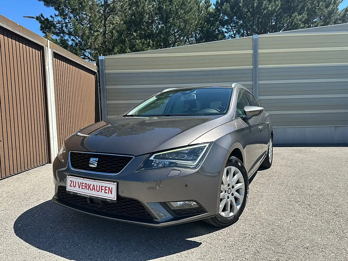 SEAT Leon ST Executive 1,6 TDI CR Start-Stopp DSG Grau - 1