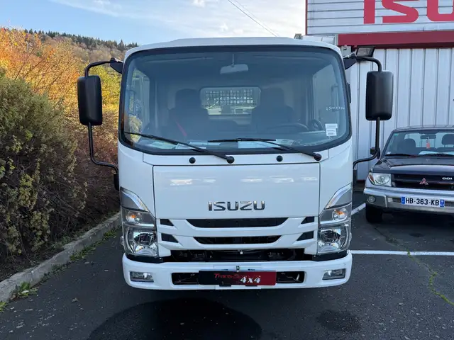 Isuzu PLATEAU