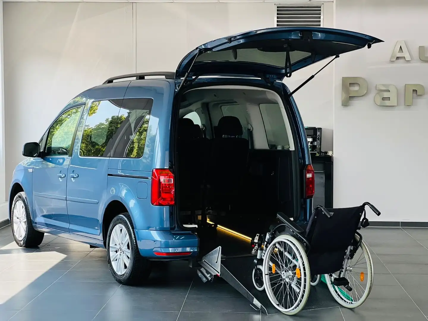 Volkswagen Caddy 2.0 TDI DSG Behindertengerecht-Rampe Blau - 1