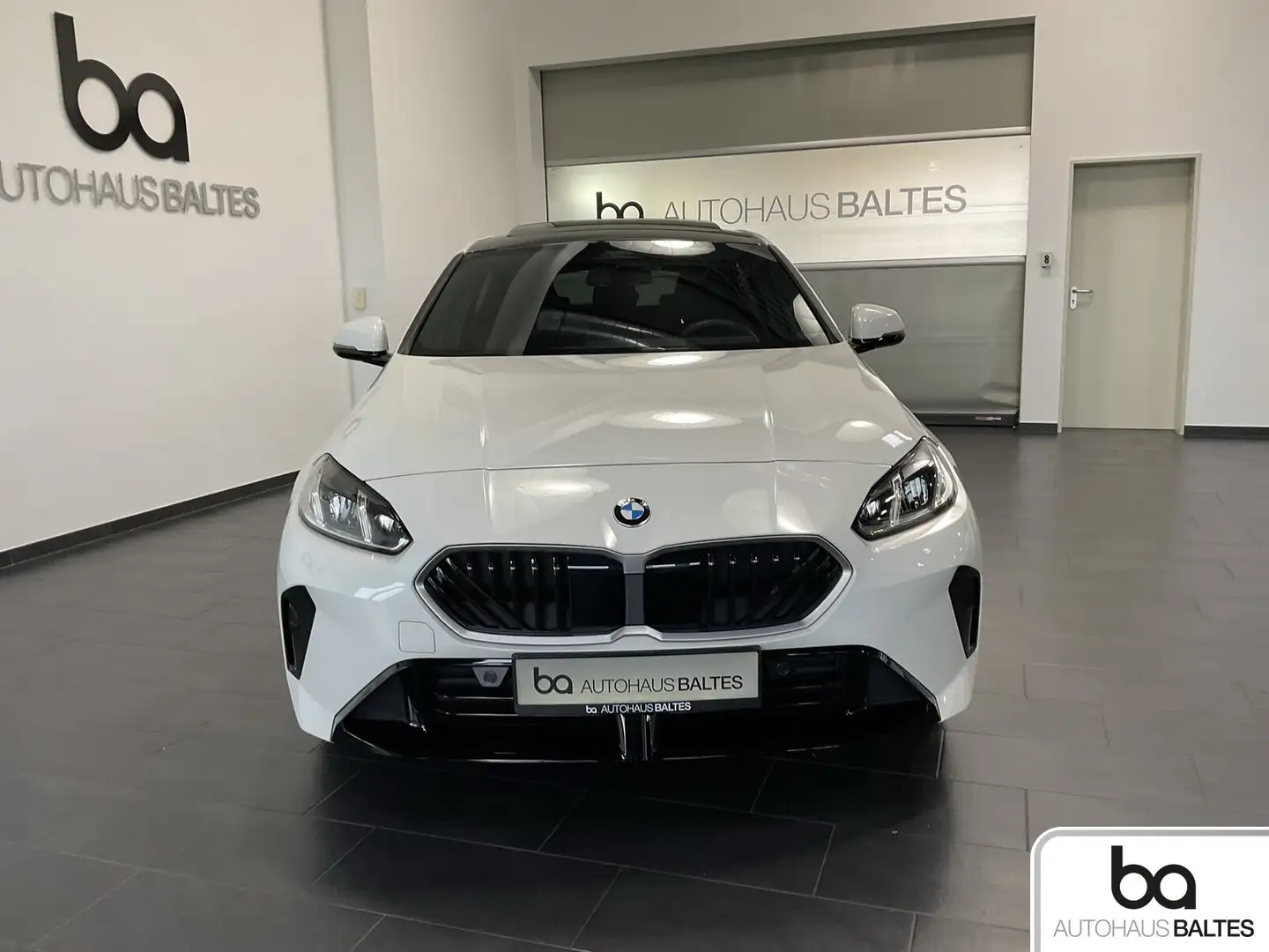 BMW 118 118d M Sport New Model Pano/DrivPl/Park/AAC/DAB Weiß - 2