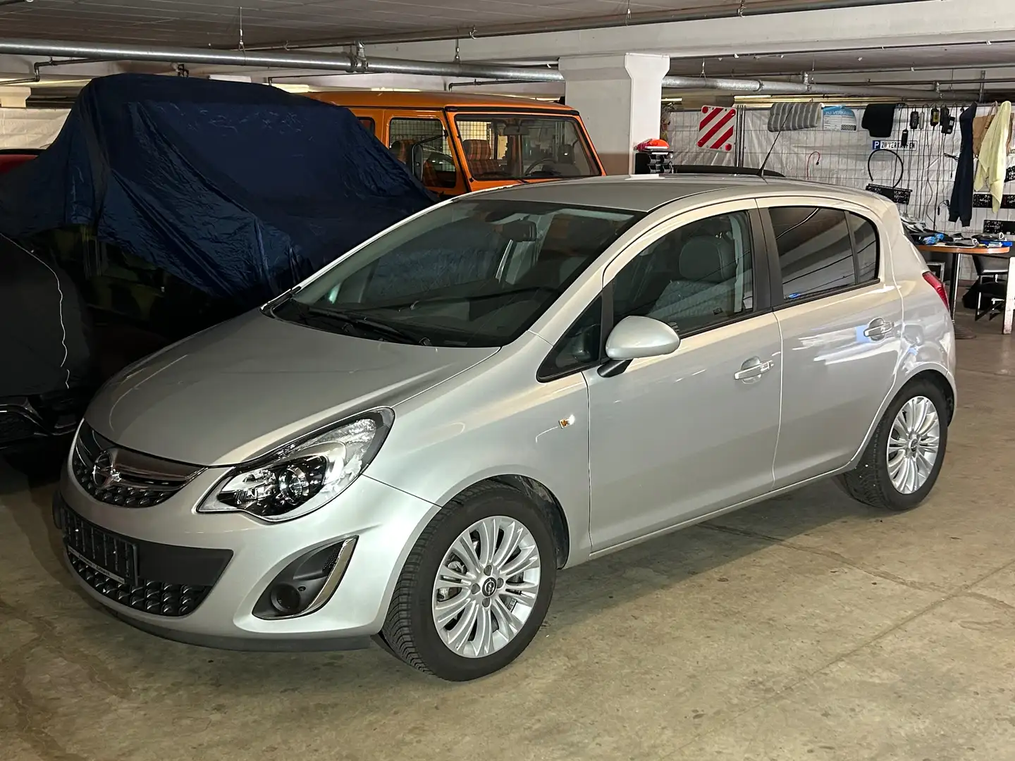 Opel Corsa Innovation 1.4 KLIMAAUT. 5-TÜRIG Gris - 1