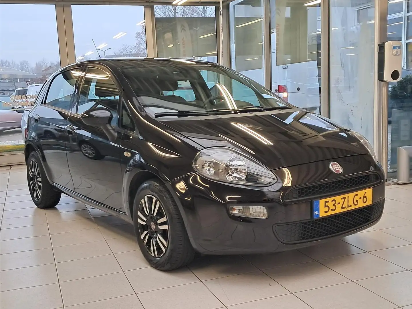 Fiat Punto 0.9 TwinAir 85pk 5drs Easy / Cruise Controle / Cli Zwart - 2