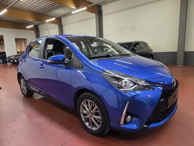 Toyota Yaris 1.5i (essence) + Automaat + NAVI/CAM + ETAT NEUF