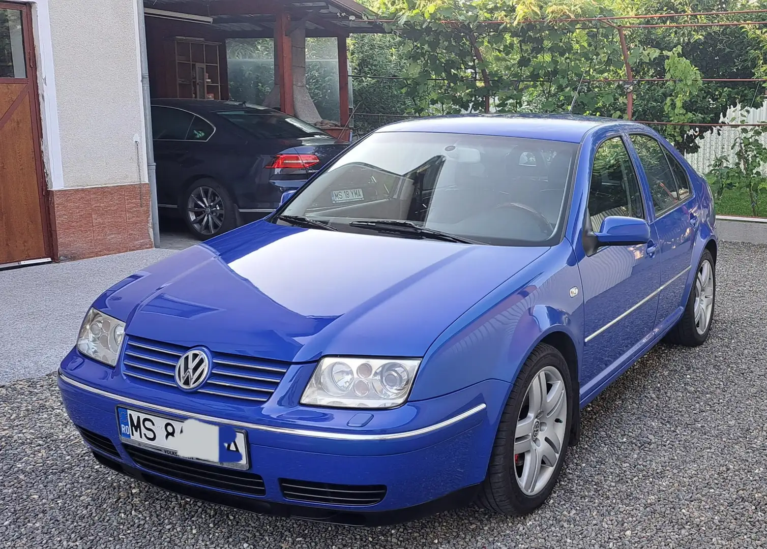 Volkswagen Bora 1.9 TDI 4Motion Highline Bleu - 1