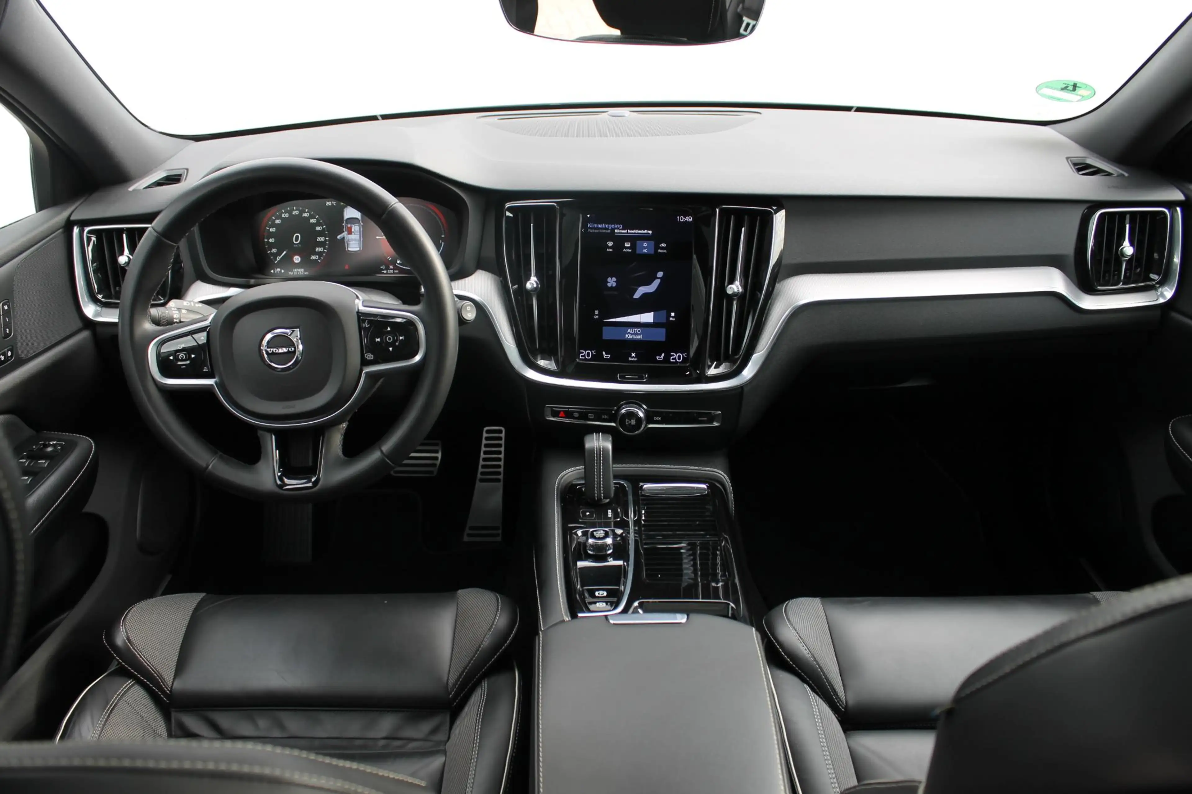 Volvo V60 T6 340pk automaat Recharge AWD R-Design Panoramich — photo 12