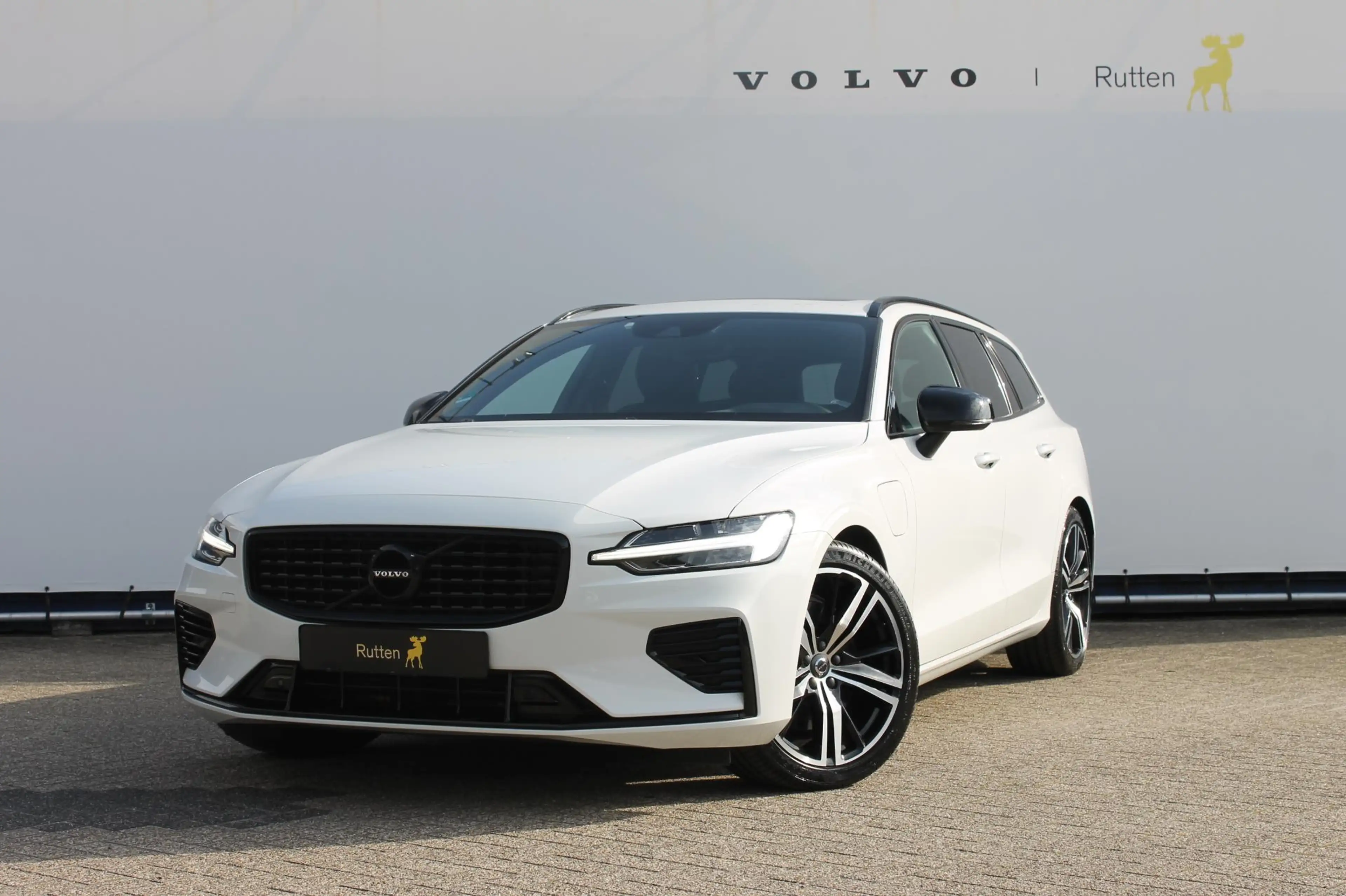 Volvo V60 T6 340pk automaat Recharge AWD R-Design Panoramich — photo 5