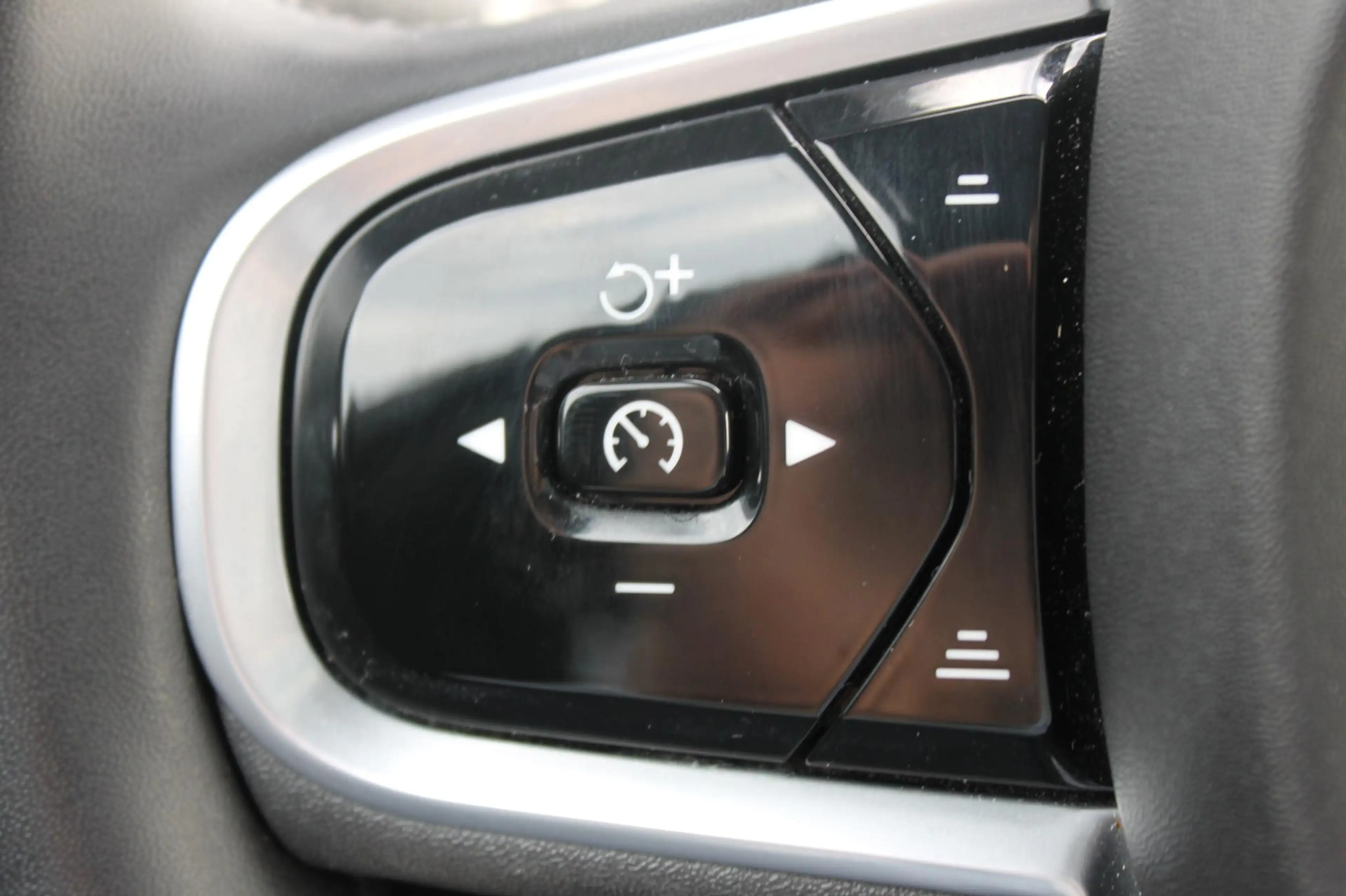 Volvo V60 T6 340pk automaat Recharge AWD R-Design Panoramich — photo 21