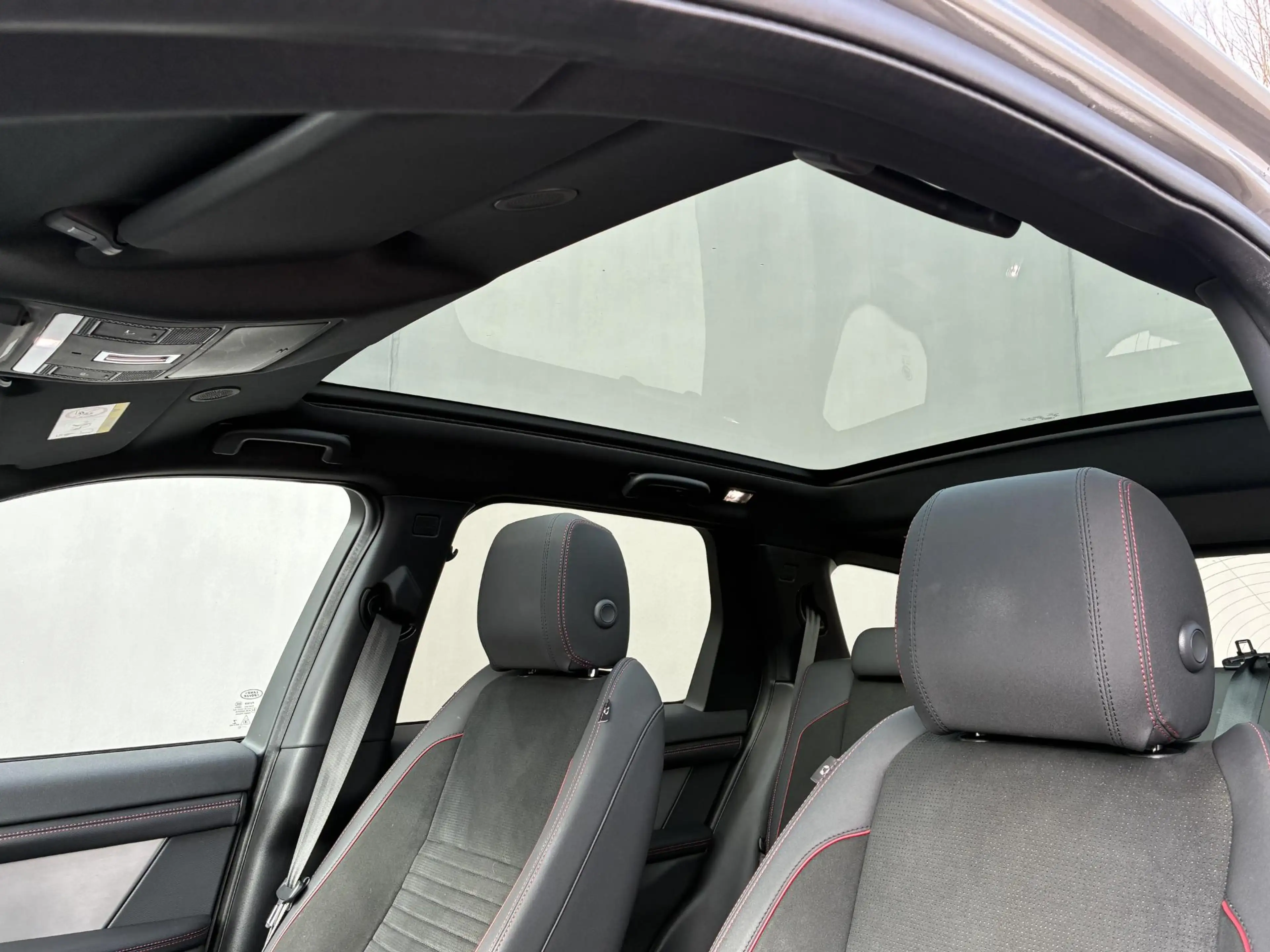 Land Rover Discovery Sport P300e 1.5 R-Dynamic HSE / Dealer Onderhouden / NL — photo 29