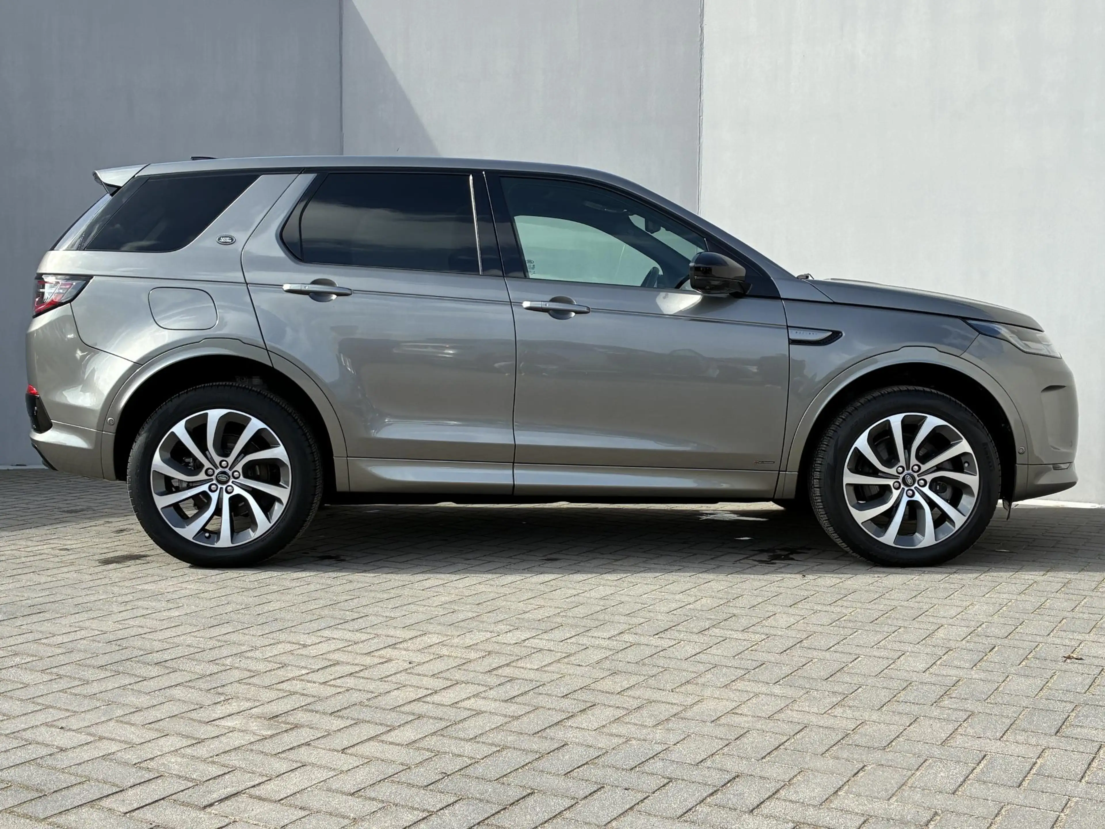 Land Rover Discovery Sport P300e 1.5 R-Dynamic HSE / Dealer Onderhouden / NL — photo 12