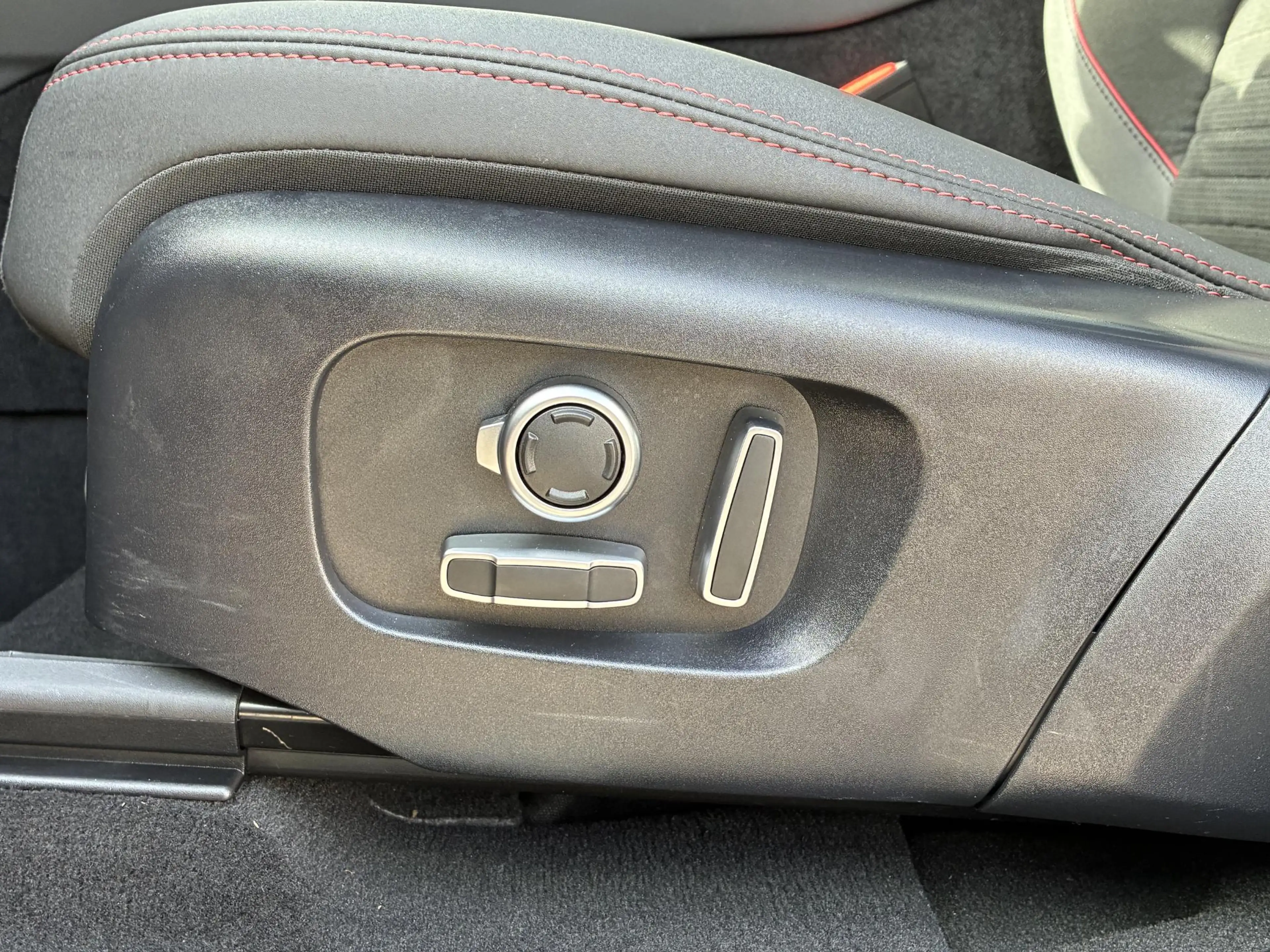 Land Rover Discovery Sport P300e 1.5 R-Dynamic HSE / Dealer Onderhouden / NL — photo 28