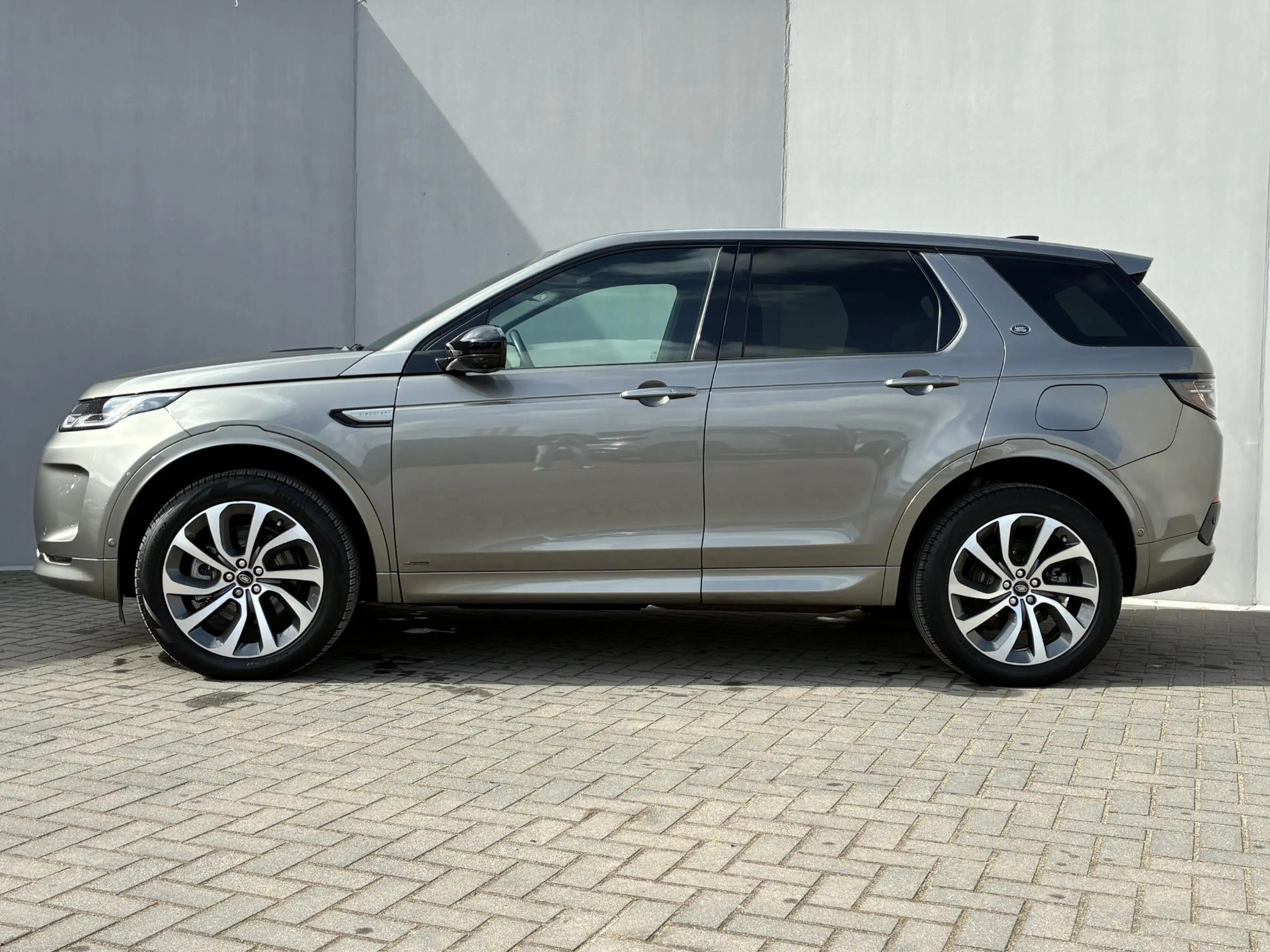 Land Rover Discovery Sport P300e 1.5 R-Dynamic HSE / Dealer Onderhouden / NL — photo 10