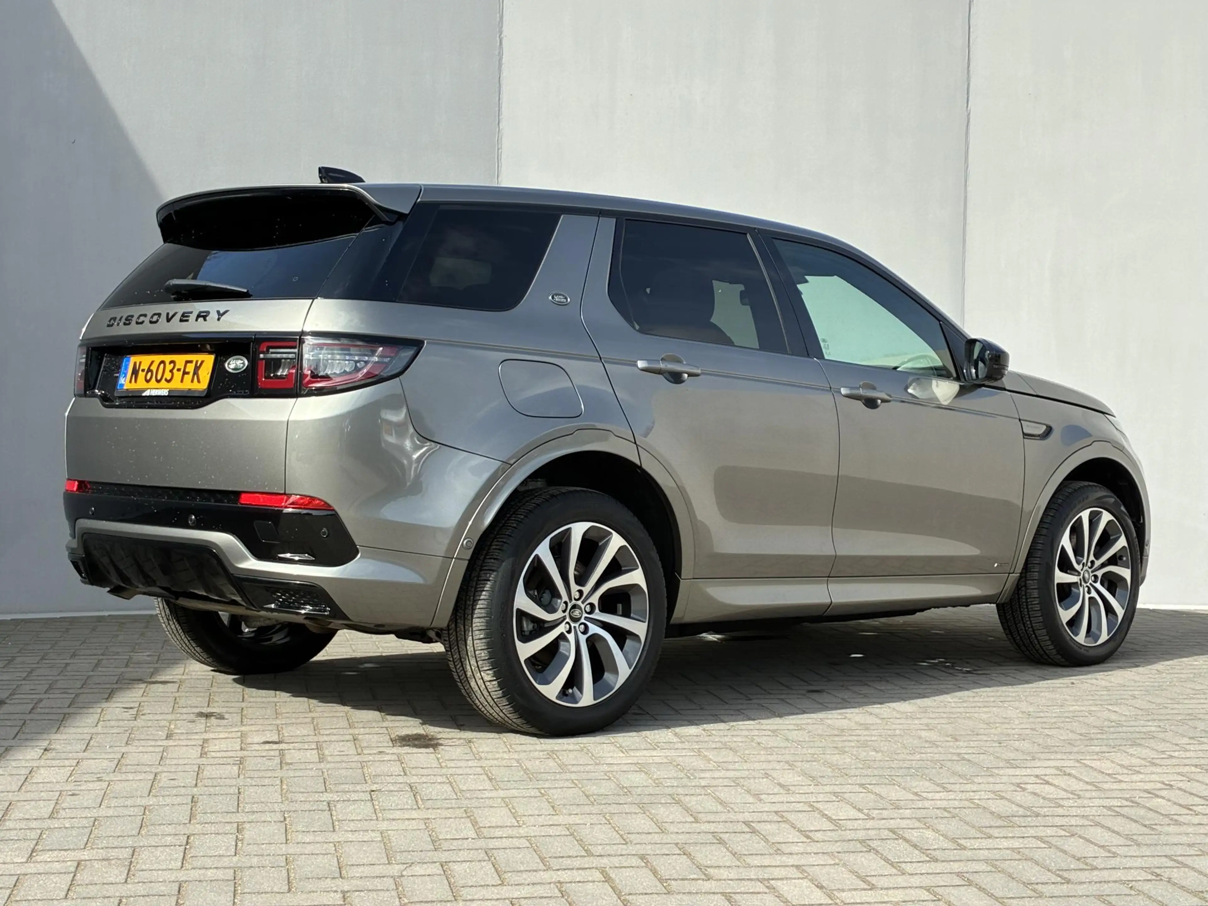 Land Rover Discovery Sport P300e 1.5 R-Dynamic HSE / Dealer Onderhouden / NL — photo 3