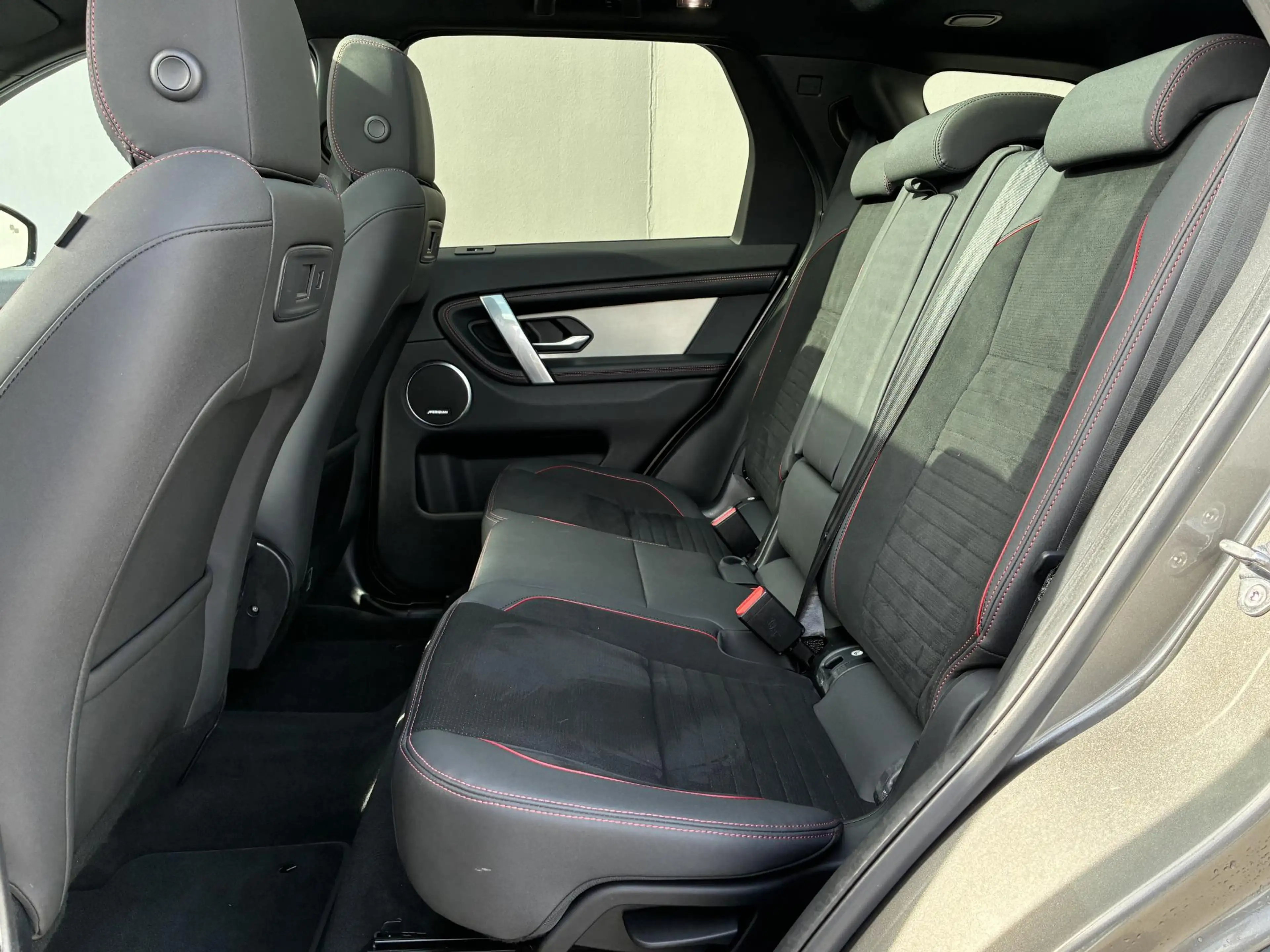 Land Rover Discovery Sport P300e 1.5 R-Dynamic HSE / Dealer Onderhouden / NL — photo 9
