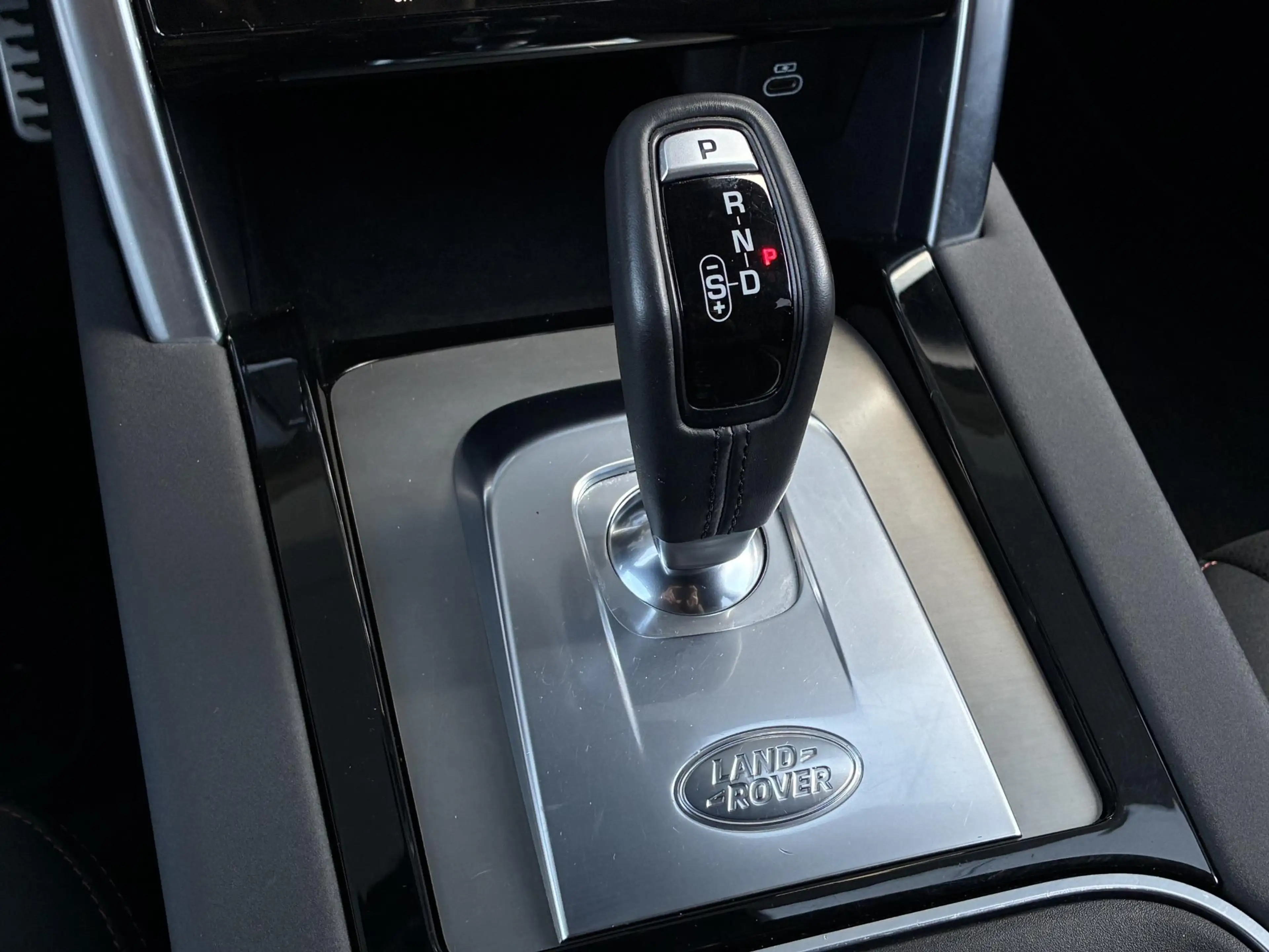 Land Rover Discovery Sport P300e 1.5 R-Dynamic HSE / Dealer Onderhouden / NL — photo 37