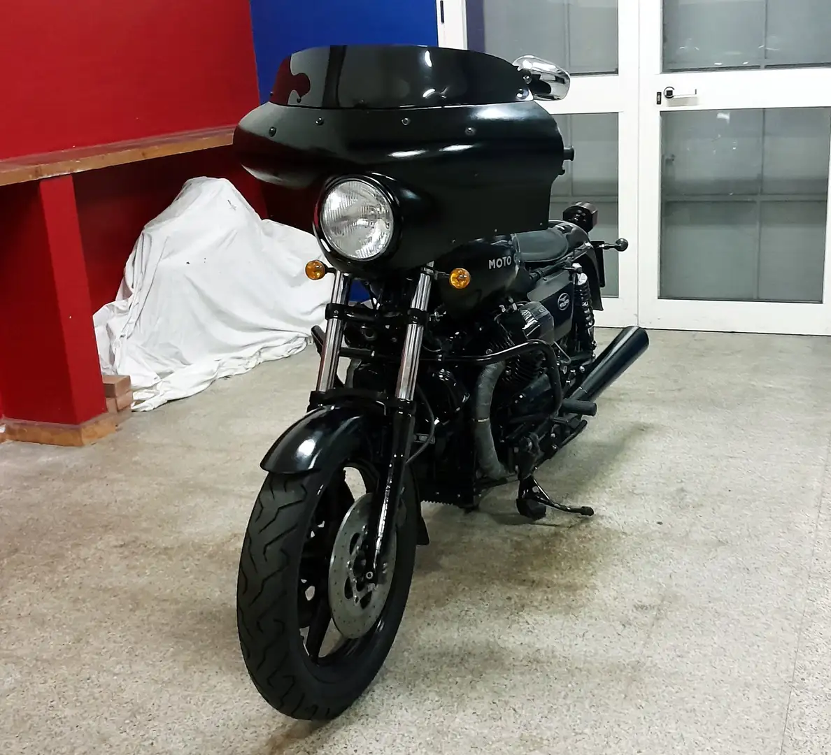 Moto Guzzi 850 T T5 Custom Touring Cruiser Nero - 2
