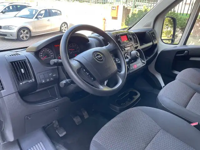 Opel Movano view 15