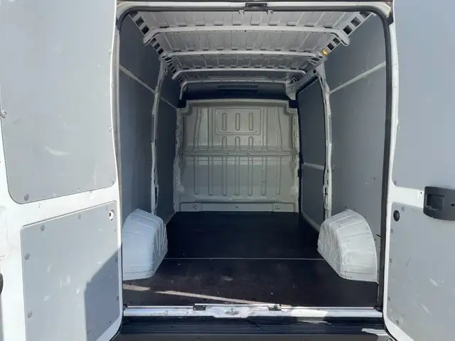 Opel Movano view 13