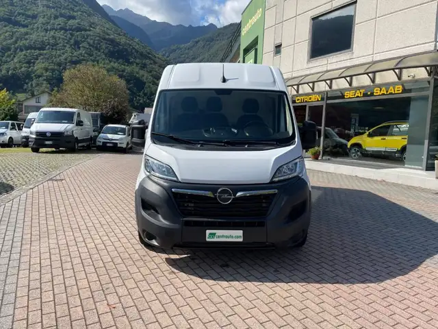 Opel Movano view 2