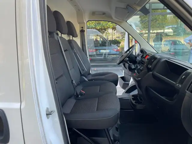 Opel Movano view 7