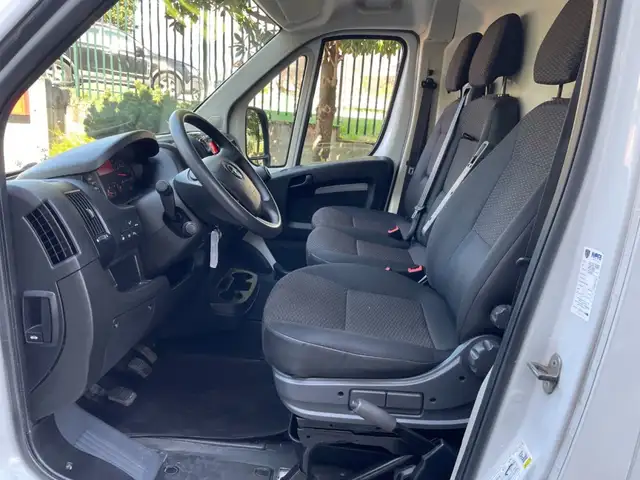 Opel Movano view 6