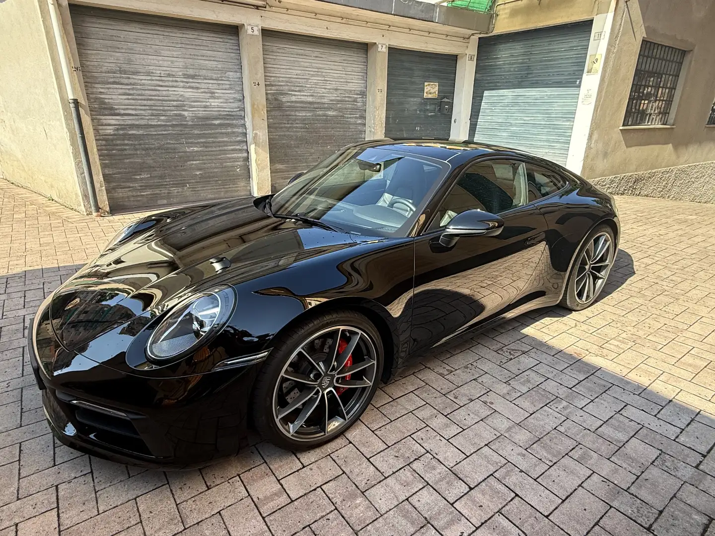 Porsche 911 992.1 carrera 4s nera - 1