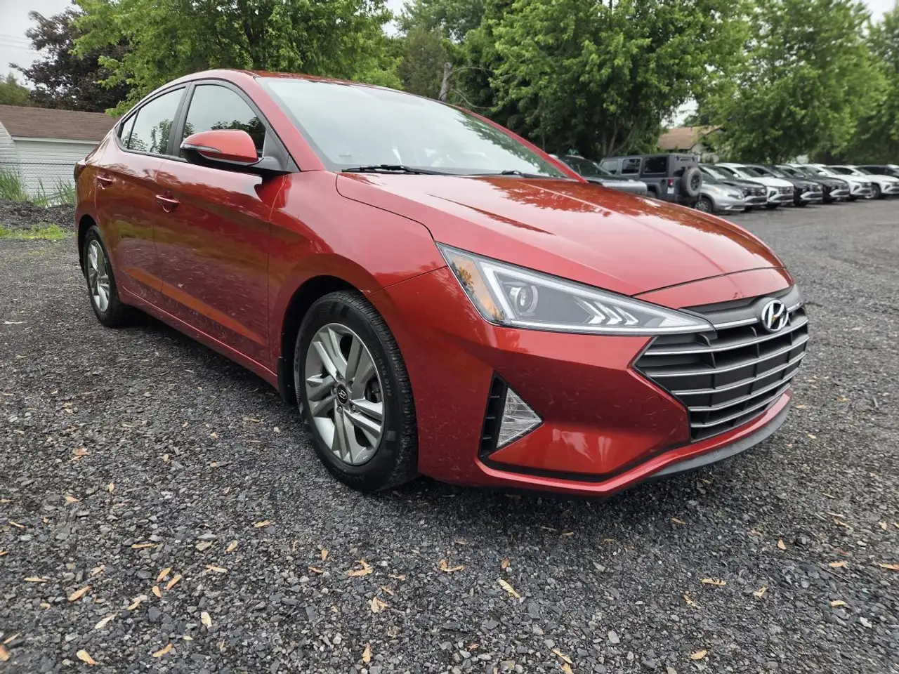 Hyundai ELANTRA photo Hyundai ELANTRA