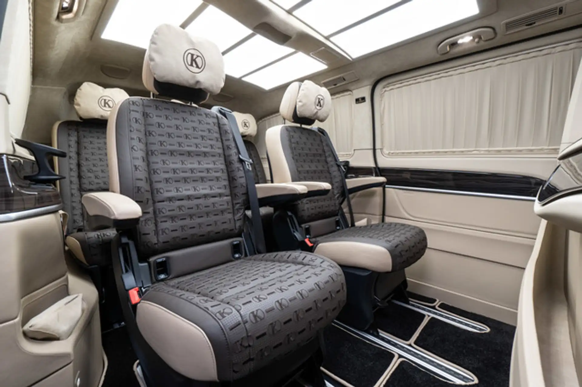 벤츠 V-Class V 300 2026 검정 사진 7