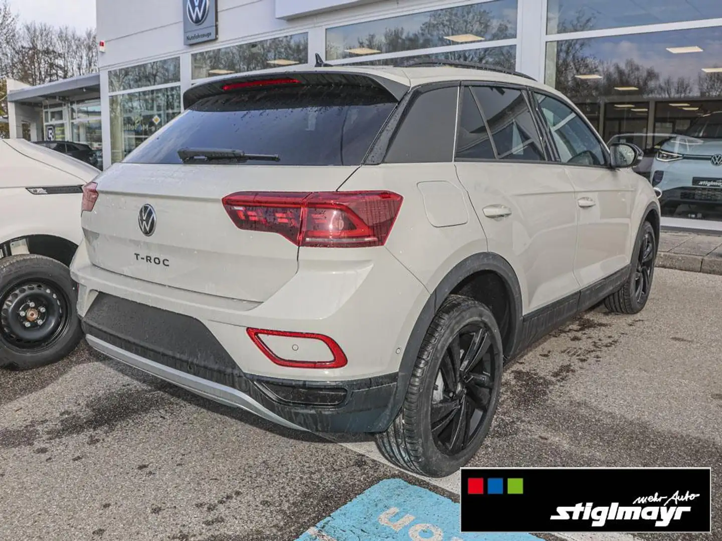 Volkswagen T-Roc Style 1.5 TSI Matrix Navi AHK Alu-18 PDC+ Grau - 2