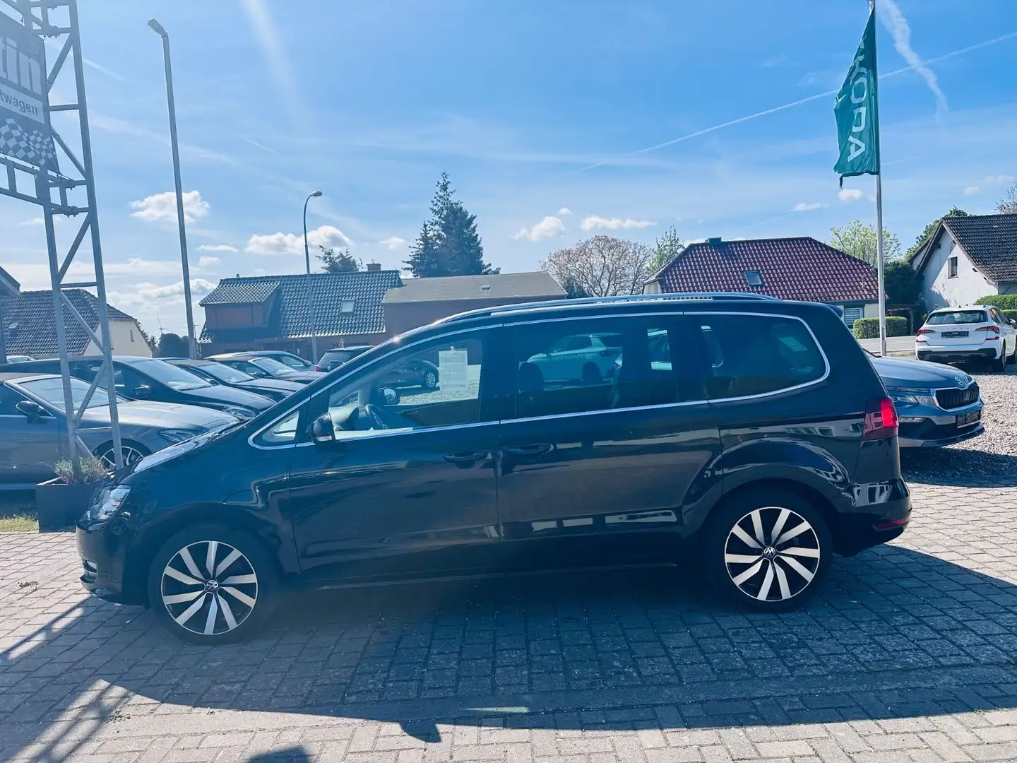 Volkswagen Sharan Highline *7 SITZE* EL. SCHIEBETÜREN*AHK* crna - 1