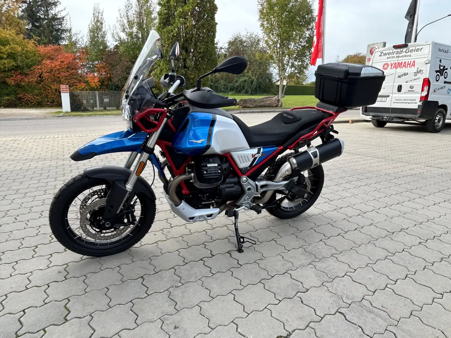 Moto Guzzi V 85 TT Evocative Blu/Azzurro - 1